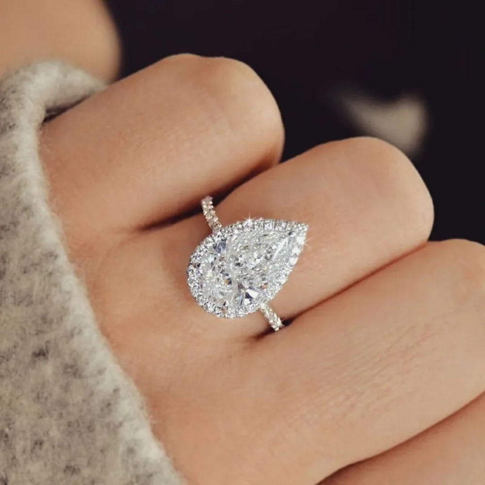 Gorgeous Pear Cut Diamond Ring
